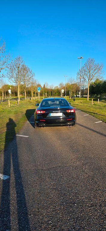 Gebraucht Maserati Ghibli 349 PS (256 kW) 2018 Schwarz Limousine