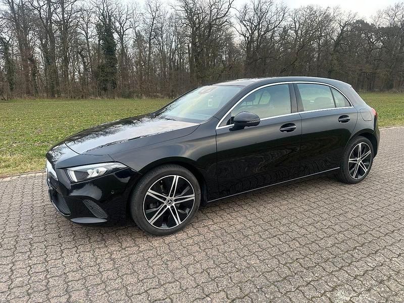 Gebraucht Mercedes A200 Progressive 163 PS (119 kW) 2018 Schwarz Limousine