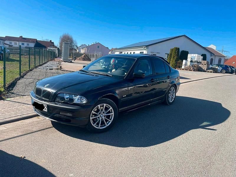 Gebraucht BMW 320 136 PS (100 kW) 2001 Schwarz Limousine