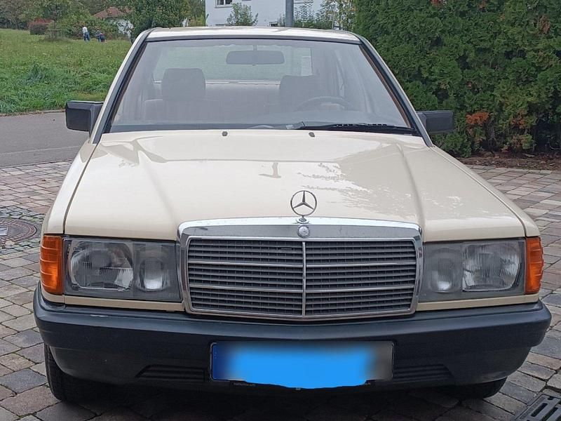 Gelb Gebraucht 1985 Mercedes 190 Limousine | 10.500 € - Bild 1/4