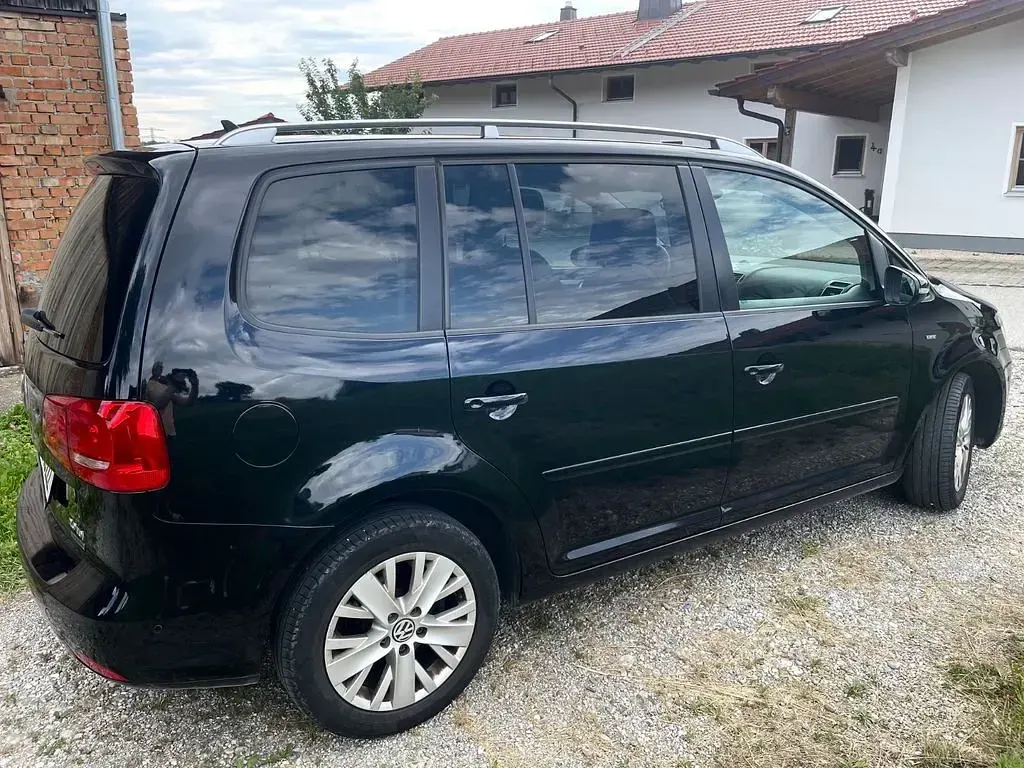 Gebraucht VW Touran Life 140 PS (102 kW) 2013 Schwarz Van / Kleinbus