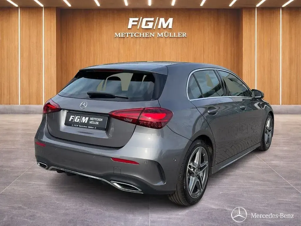 Gebraucht Mercedes A180 AMG 136 PS (100 kW) 2025 Lack mountaingrau Limousine
