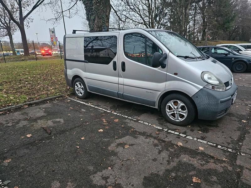 Silber Gebraucht 2006 Renault Trafic Van / Kleinbus | 3.500 € (Superpreis) - Bild 1/4