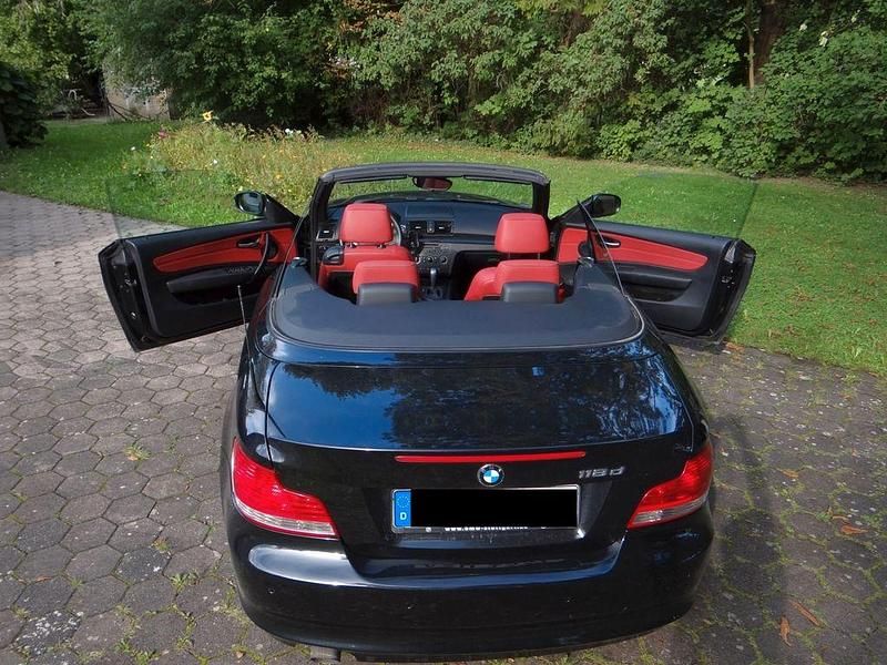 Schwarz Gebraucht 2010 BMW 118 Cabriolet Performance Cabrio | 9.900 € (Etwas zu teuer) - Bild 1/4