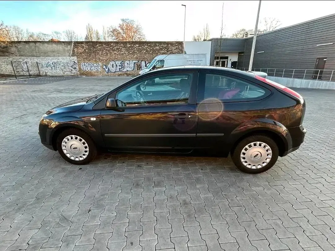 Gebraucht Ford Focus 80 PS (58 kW) 2005 Blau Kleinwagen