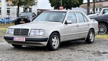 Gebraucht Mercedes E230 132 PS (97 kW) 1988 Silber Limousine