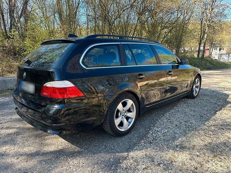 Gebraucht BMW 520 177 PS (130 kW) 2009 Schwarz Kombi