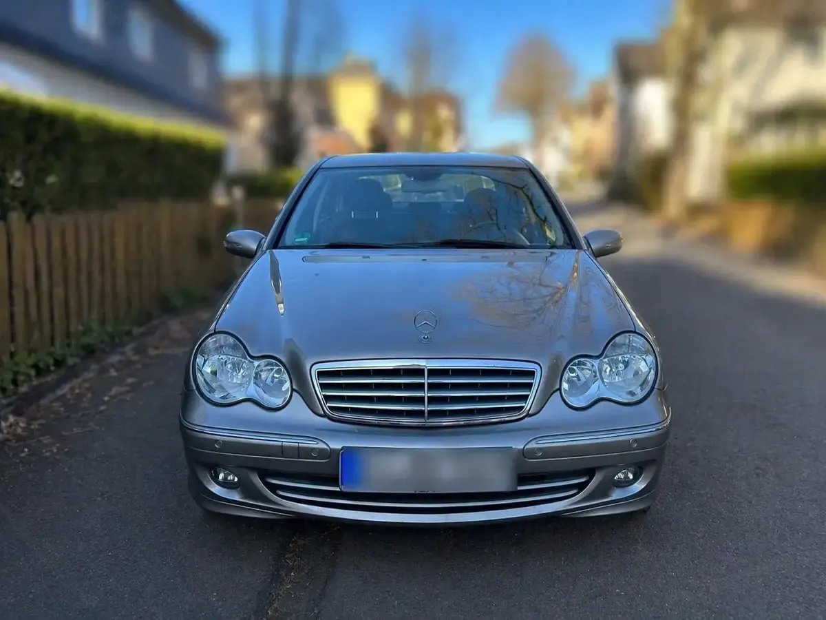 Gebraucht Mercedes C180 143 PS (105 kW) 2007 Silber Limousine