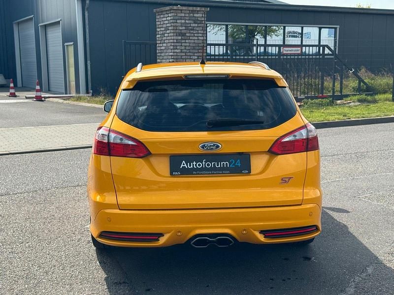 Usata Ford Focus ST 250 CV (183 kW) 2013 Giallo Station wagon