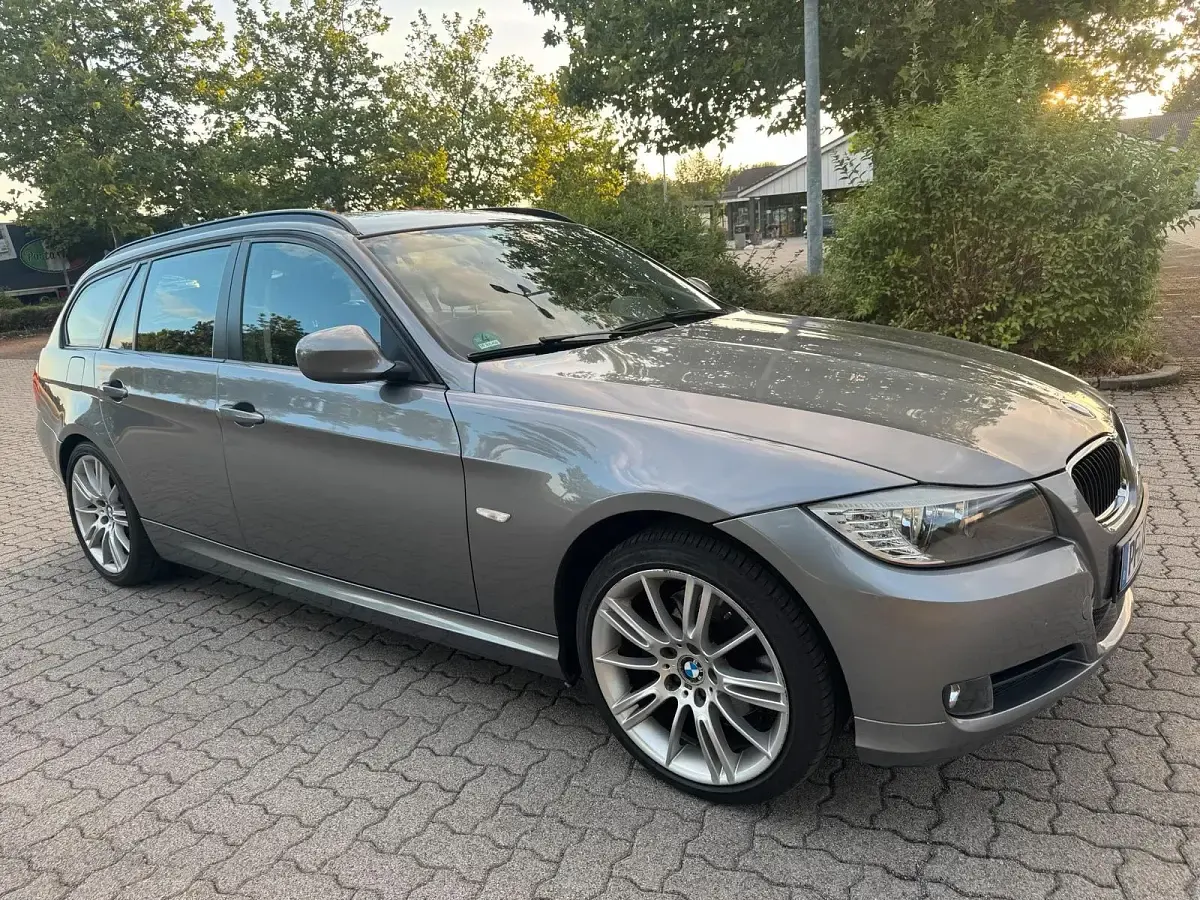 Gebraucht BMW 320 184 PS (135 kW) 2010 Grau Kombi