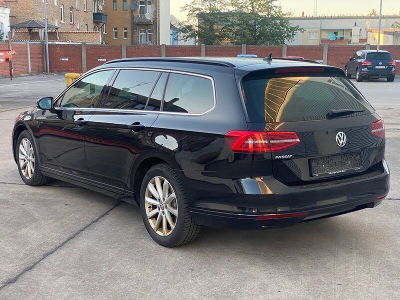 Gebraucht VW Passat Comfortline 150 PS (110 kW) 2018 Schwarz metallic Kombi