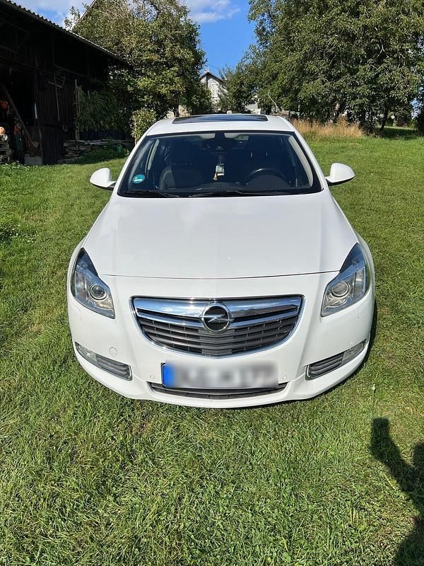 Weiß Gebraucht 2013 Opel Insignia Limousine | 5.600 € (Fairer Preis) - Bild 1/4