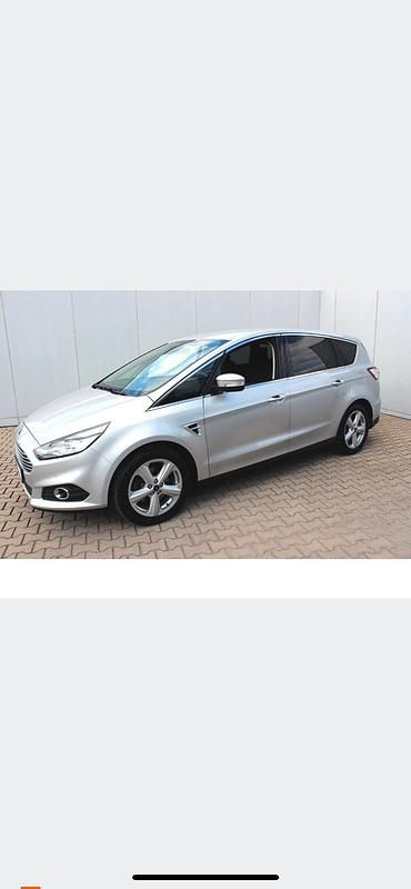 Second-hand Ford S-MAX S 150 CP (110 kW) 2015 Argintiu Monovolum