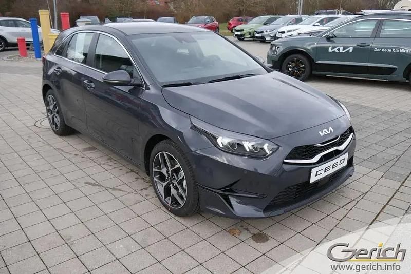 Gebraucht Kia Ceed Spirit 159 PS (116 kW) 2023 Pentametal metallic Kleinwagen