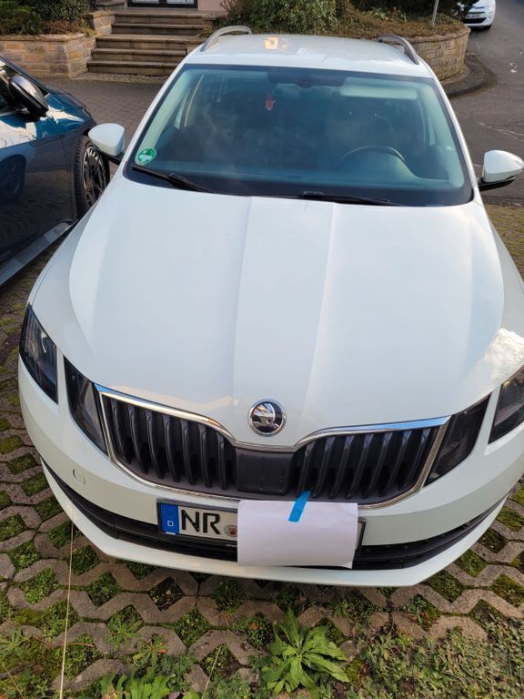 Weiß Gebraucht 2018 Skoda Octavia Clever Kombi | 9.990 € (Guter Preis) - Bild 1/1