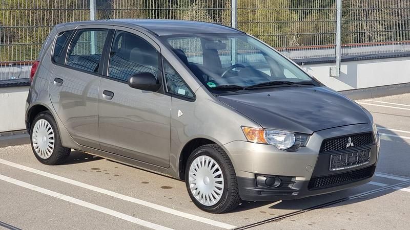 Gebraucht Mitsubishi Colt Inform 75 PS (55 kW) 2009 Gold Kleinwagen