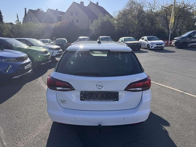 Usado Opel Astra Edition 122 HP (89 kW) 2022 Branco Citadino