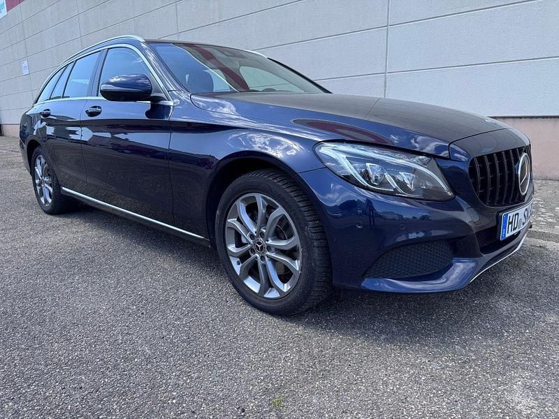 Gebraucht Mercedes C200 184 PS (135 kW) 2016 Blau Kombi
