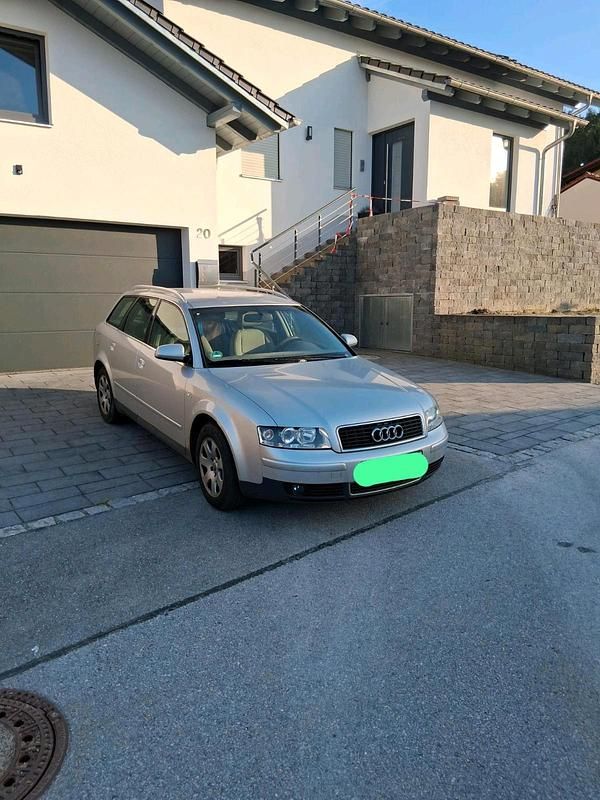 Silber Gebraucht 2002 Audi A4 Kombi | 1.999 € (Fairer Preis) - Bild 1/4