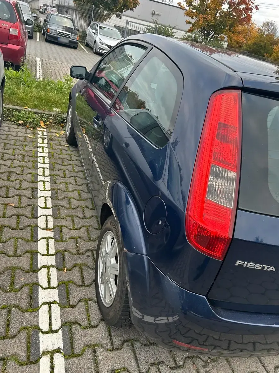 Używany Ford Fiesta 85 KM (62 kW) 2005 Niebieski Hatchback