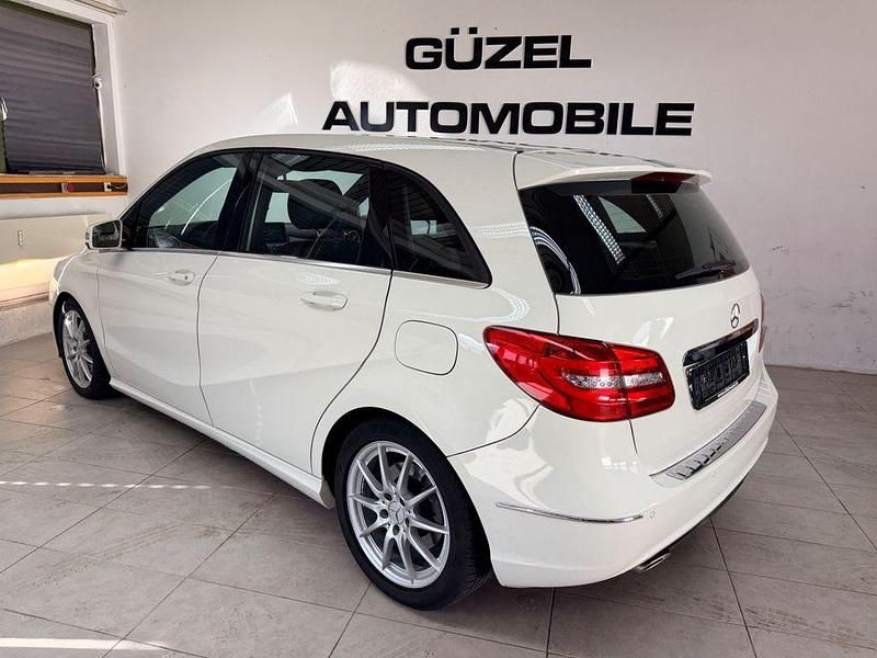 Gebraucht Mercedes B220 170 PS (125 kW) 2013 Silber Van / Kleinbus