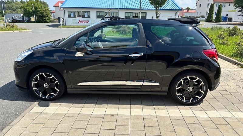 Schwarz Gebraucht 2014 Citroën DS3 Cabriolet Cabrio | 7.299 € (Fairer Preis) - Bild 1/4