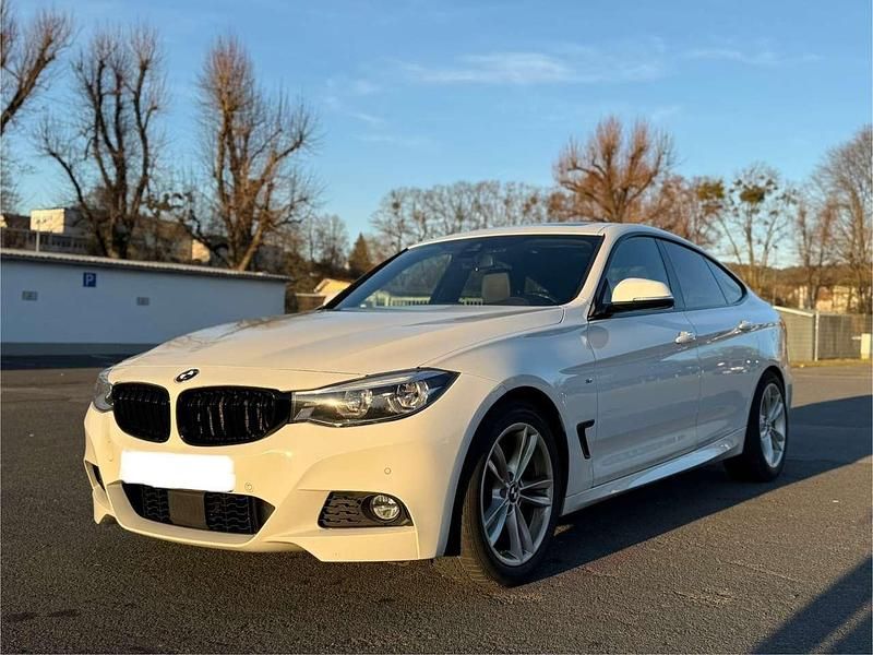 Gebraucht BMW 330 M Sport 258 PS (189 kW) 2017 Weiß Limousine