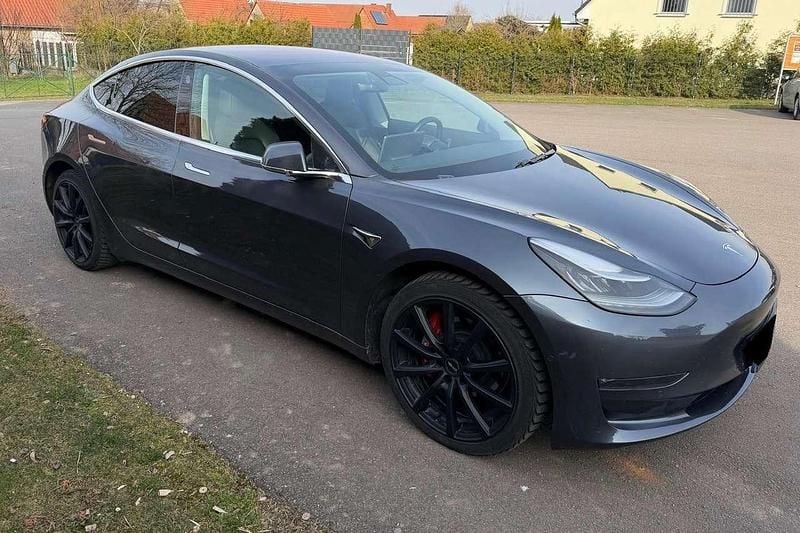 Gebraucht Tesla Model 3 152 kW (208 PS) 2019 Silber Limousine