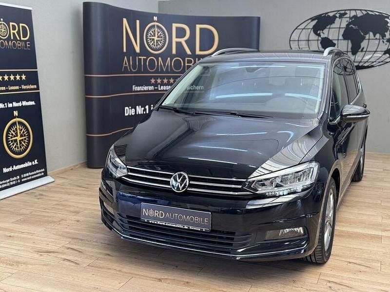 Gebraucht VW Touran 150 PS (110 kW) 2023 Schwarz Van / Kleinbus