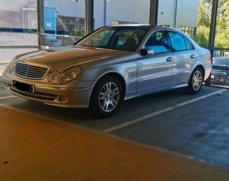 Silber Gebraucht 2003 Mercedes E240 Avantgarde Limousine | 6.250 € (Fairer Preis) - Bild 1/4