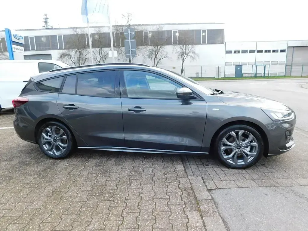 Neu Ford Focus ST-Line X 116 PS (85 kW) 2026 Grau Limousine