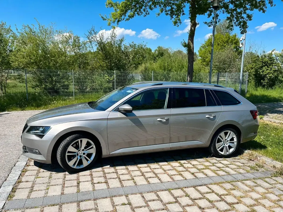 Gebraucht Skoda Superb Style 190 PS (139 kW) 2018 Beige Kombi