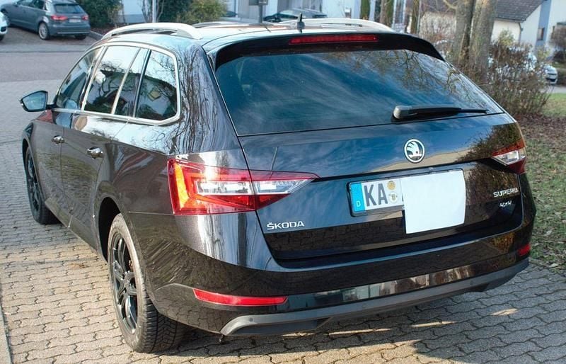 Gebraucht Skoda Superb Style 190 PS (139 kW) 2019 Schwarz Kombi