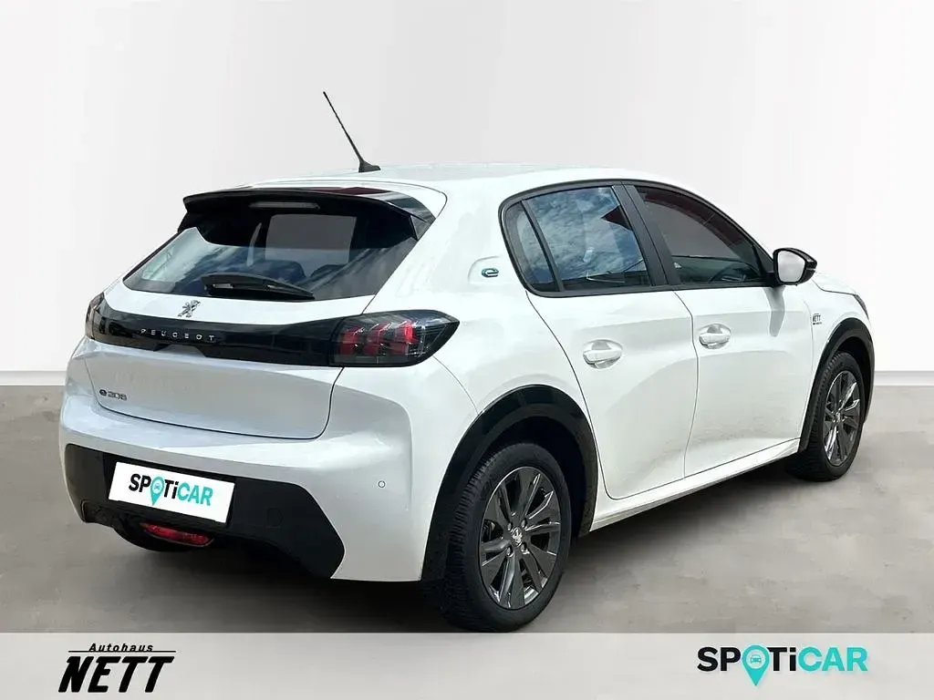 Gebraucht Peugeot e-208 Active 100 kW (136 PS) 2022 Weiss Kleinwagen