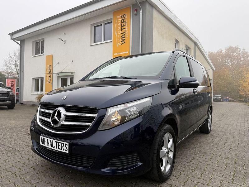 Blau Gebraucht 2019 Mercedes V250 Van / Kleinbus | 37.885 € (Superpreis) - Bild 1/4