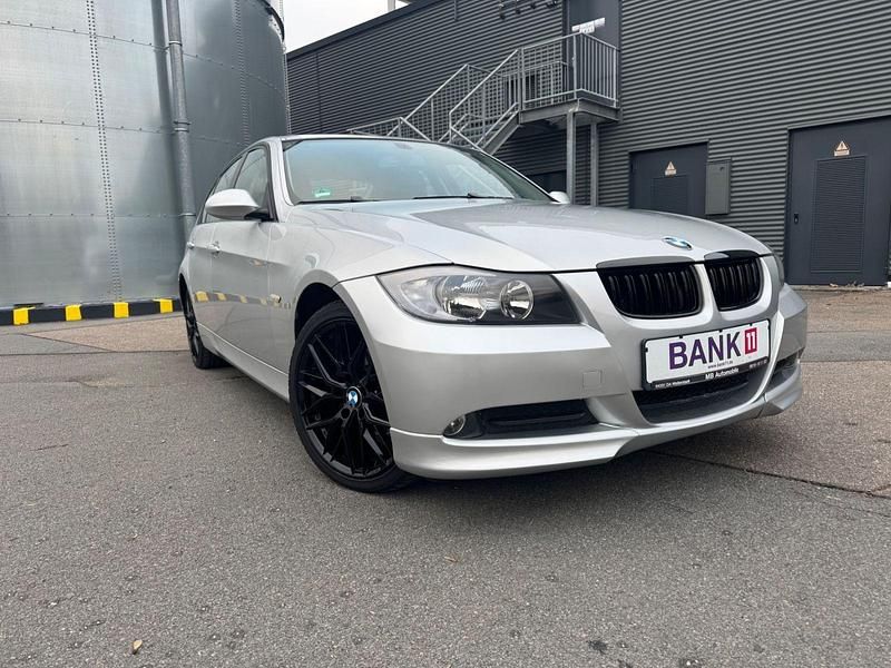 Gebraucht BMW 318 129 PS (94 kW) 2007 Silber Limousine