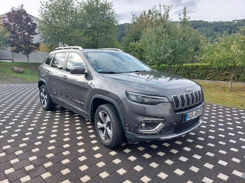 Grau Gebraucht 2019 Jeep Cherokee Limited SUV | 19.500 € (Etwas zu teuer) - Bild 1/4