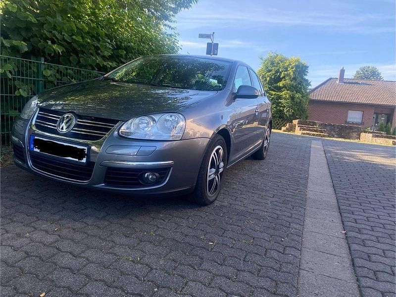 Grau Gebraucht 2007 VW Jetta Comfortline Limousine | 3.650 € (Fairer Preis) - Bild 1/4