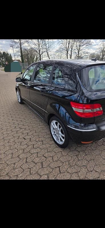Gebraucht Mercedes B180 109 PS (80 kW) 2010 Schwarz Van / Kleinbus