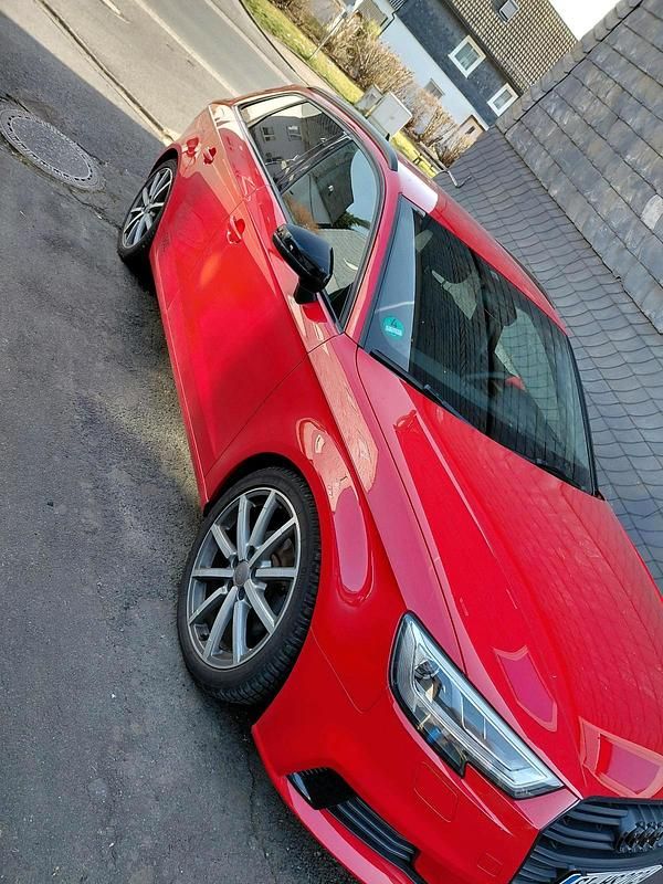 Gebraucht Audi A3 Sport 150 PS (110 kW) 2019 Rot Limousine
