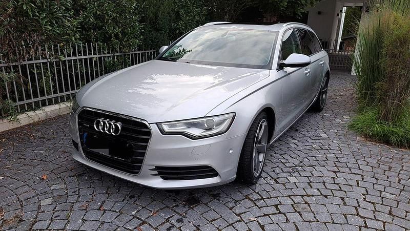 Grau Gebraucht 2012 Audi A6 Ambiente Kombi | 12.750 € (Fairer Preis) - Bild 1/4
