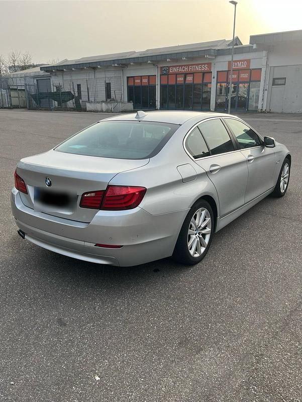Gebraucht BMW 520 184 PS (135 kW) 2012 Silber Limousine