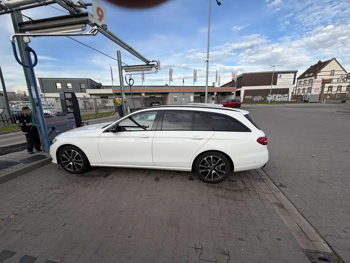 Gebraucht Mercedes E200 Avantgarde 197 PS (144 kW) 2020 Weiß Kombi
