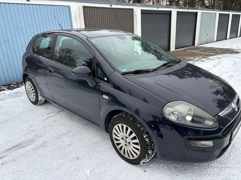 Blau Gebraucht 2011 Fiat Punto Life Kleinwagen | 2.300 € (Guter Preis) - Bild 1/4