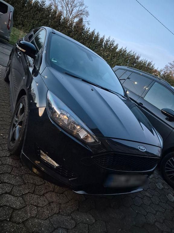 Schwarz Gebraucht 2017 Ford Focus ST-Line Limousine | 8.200 € (Guter Preis) - Bild 1/1