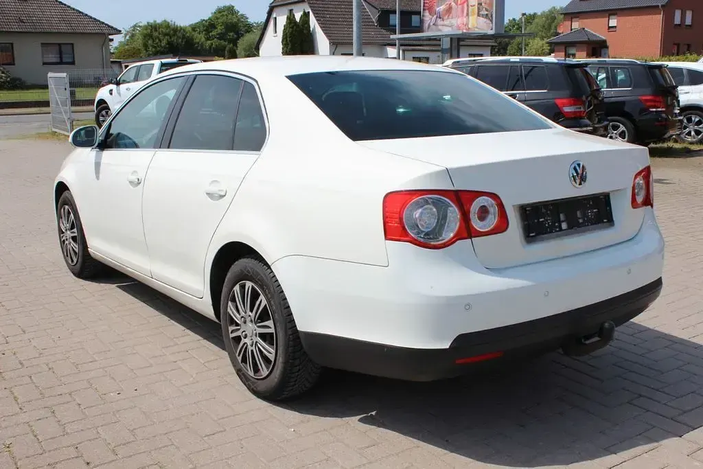 Gebraucht VW Jetta 102 PS (75 kW) 2007 Weiß Limousine