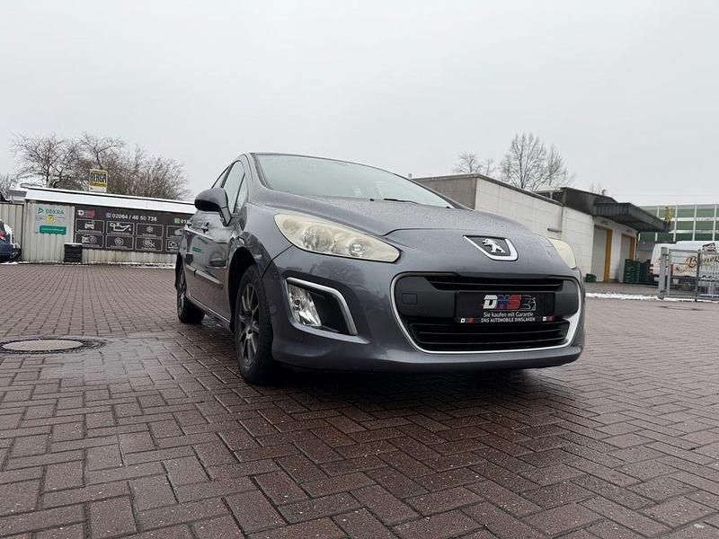 Gebraucht Peugeot 308 Access 92 PS (67 kW) 2012 Grau Limousine