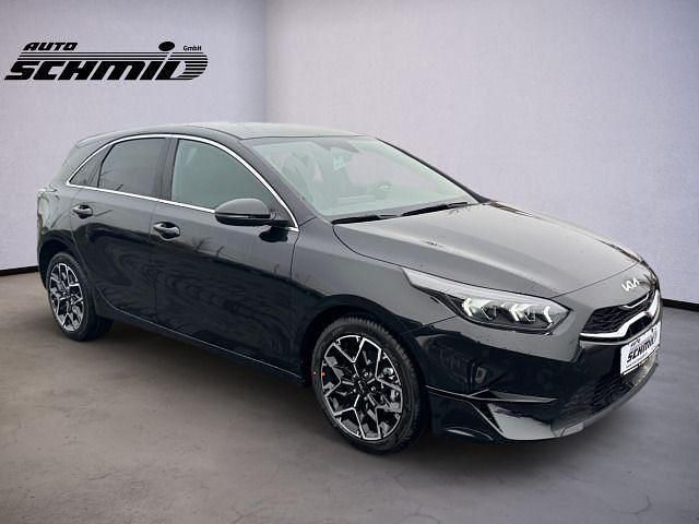 Neu Kia Ceed 101 PS (74 kW) 2025 Zilinaschwarz met. Kleinwagen