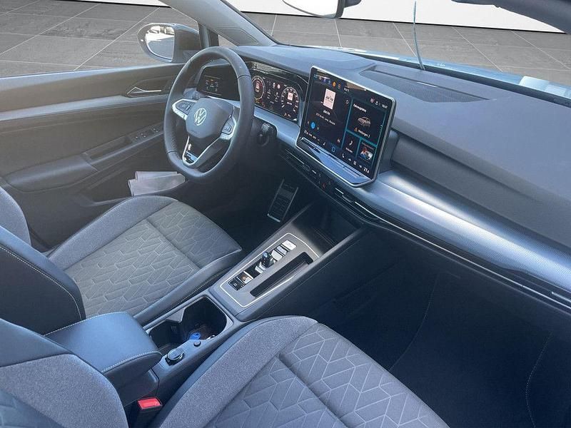 Neu VW Golf VIII 116 PS (85 kW) 2026 Blau Limousine