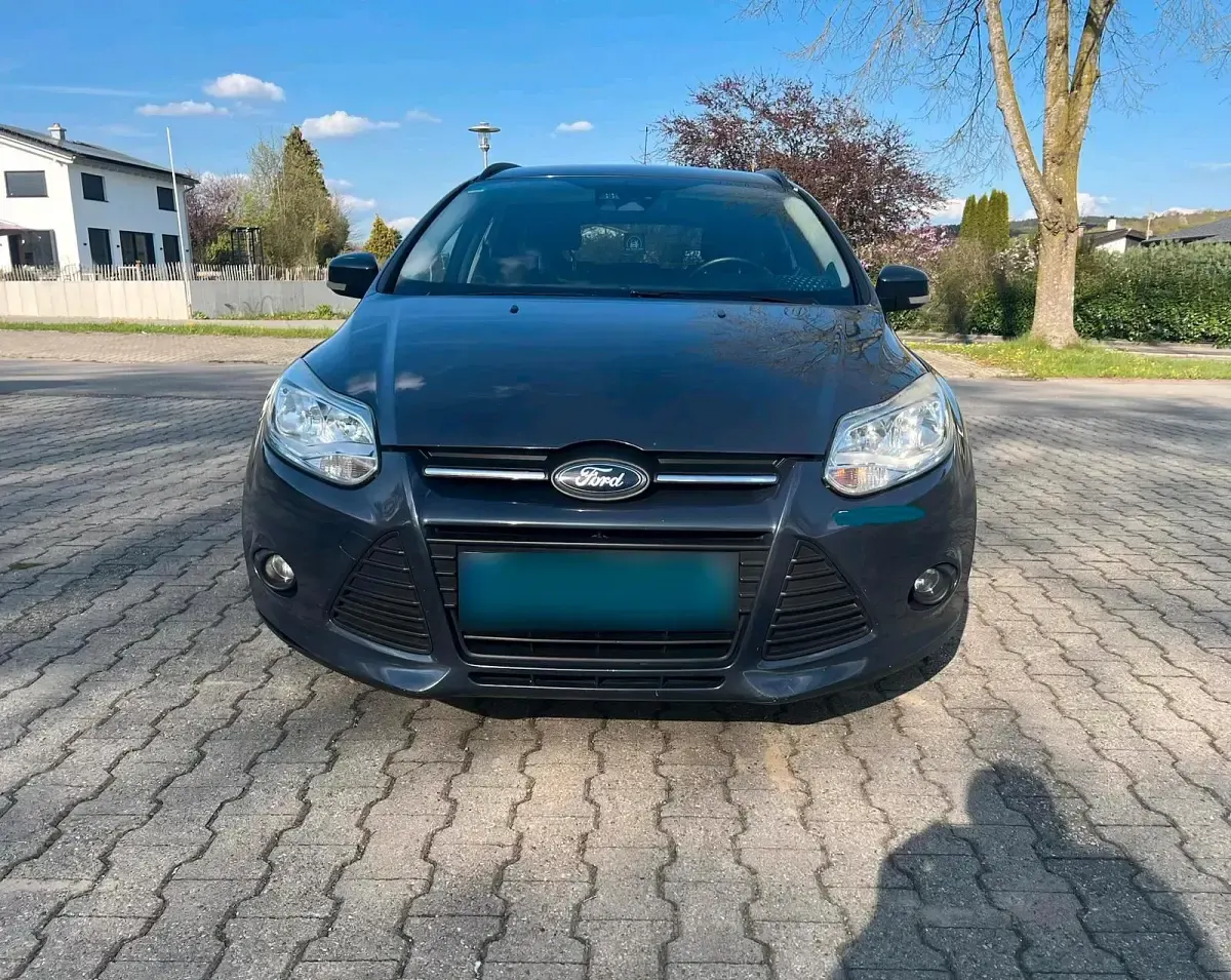 Gebraucht Ford Focus Trend 116 PS (85 kW) 2011 Blau Kombi
